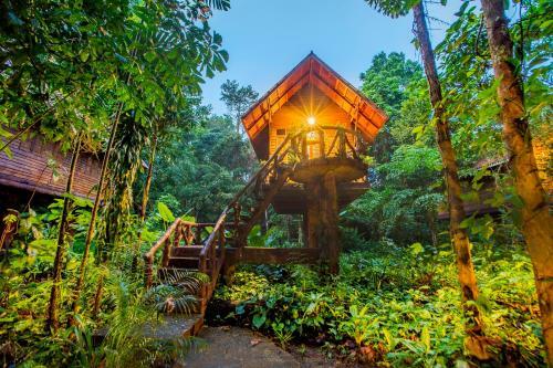 Hotel Art's Riverview Lodge