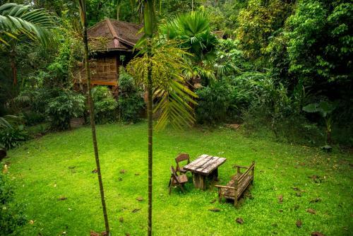 Hotel Art's Riverview Lodge