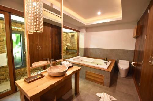 Hotel The Nine Thipthara Klongson Resort