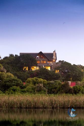 Hostal Pearl Moon Boutique Suites