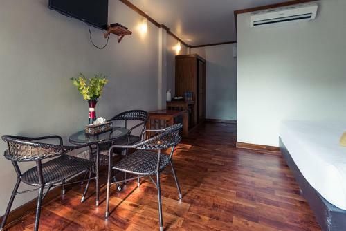 Hostal Lipe Village
