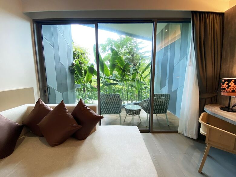 Hotel Crest Resort & Pool Villas