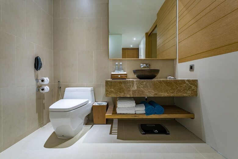 Hotel Crest Resort & Pool Villas