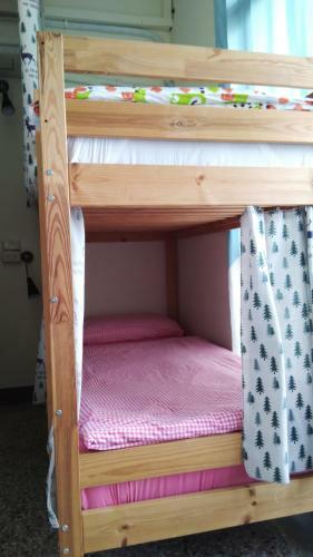 4+57 Hostel
