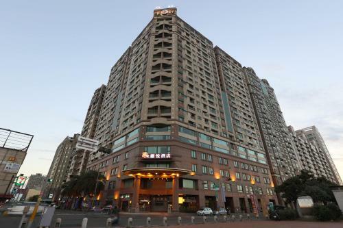 Wei-yat Grand Hotel