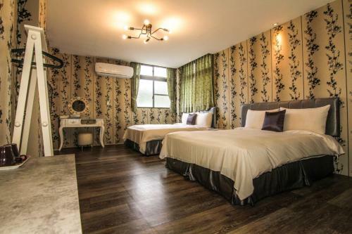 Love Home Lake Hotel