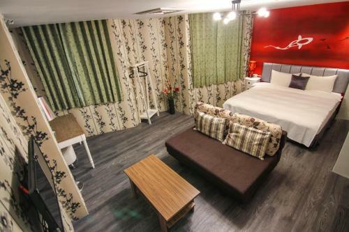 Love Home Lake Hotel