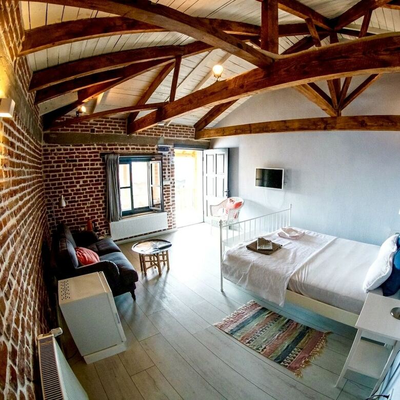 Attalos Suites Hotel
