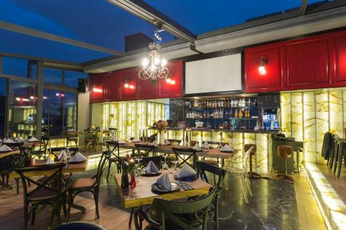 Check Inn Suite Hotel & Spa