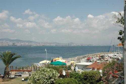 B�y�kada Port Hotel