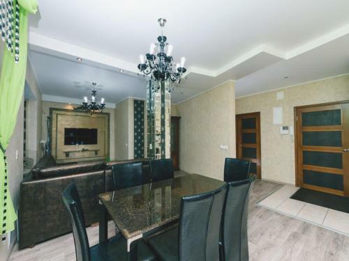Apartment On Kostyolna Street 10