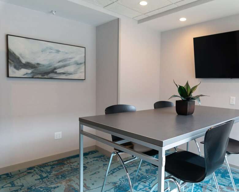 Doubletree By Hilton Hotel Des Moines Airport