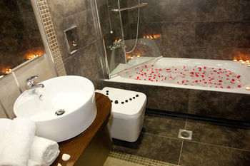 Aparthotel Golden Bay Suites