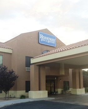 Hotel Rodeway Inn & Suites
