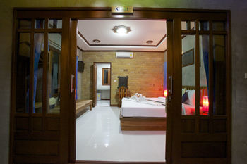 Hotel The Shore Resort