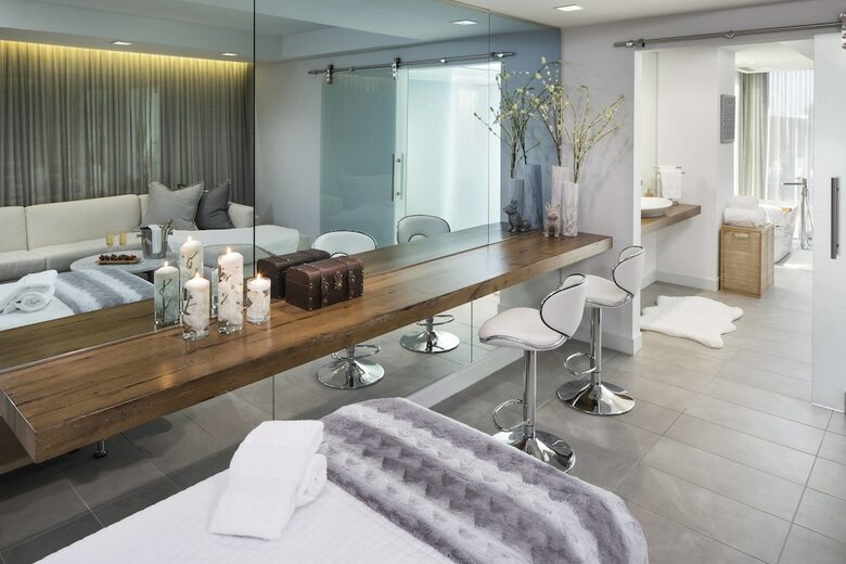 Hotel Le M�ridien Columbus, The Joseph