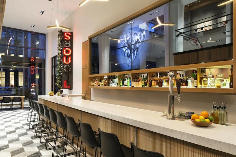 Hotel Le M�ridien Columbus, The Joseph