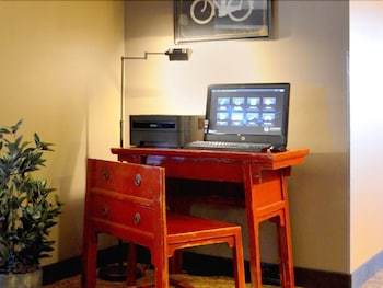 Grandstay Hotel & Suites