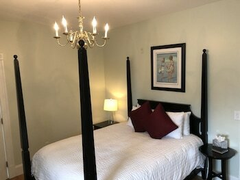 Bed & Breakfast Newport Blues Inn