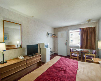 Hotel Econo Lodge East