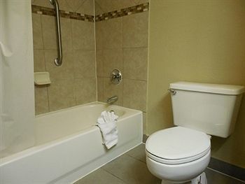 Hotel Pine Bluff Inn And Suites