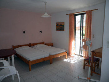 George's Studios & Apartments