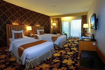 Grand Rocky Hotel
