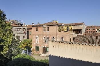 Accademia Style Apartments