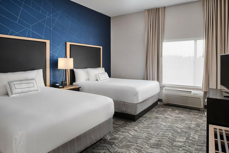 Hotel Cambria Suites