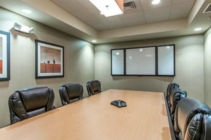 Hotel Cambria Suites
