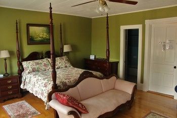 Bed & Breakfast Blue Shutters Inn