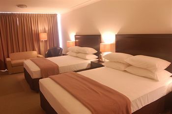 Hotel Checkers Resort & Conference Centre