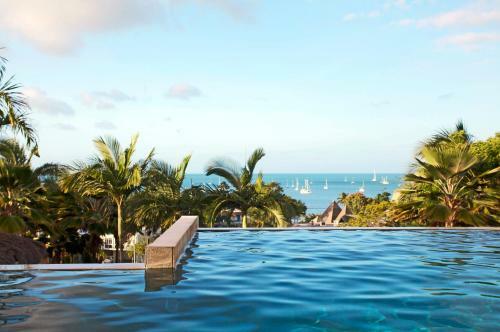 Hotel At Water's Edge Resort