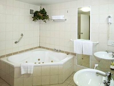 Hotel Cairns Sheridan (one Bedroom Suite)