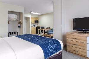 Hotel Comfort Suites Seven Mile Beach