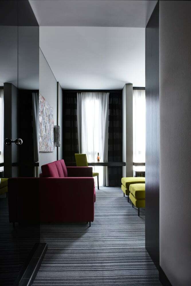 Twenty One Hotel