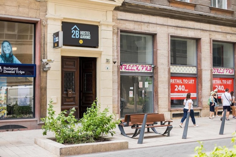 Hostal 2b Hostel & Rooms