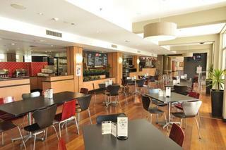 Hotel Breakfree Bell City