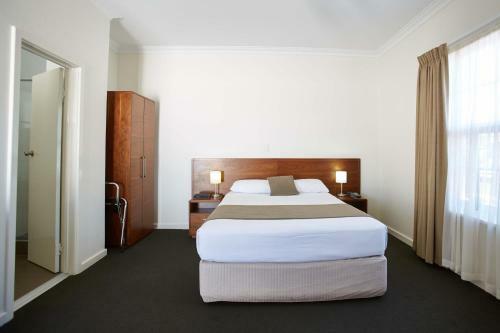 Rose Hotel & Motel