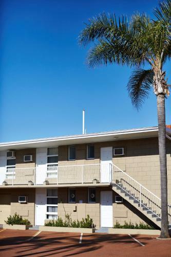 Rose Hotel & Motel