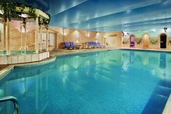 Ramada Resort Cwrt Bleddyn Hotel & Spa