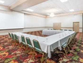Ramada Grayling Hotel And Conference Center