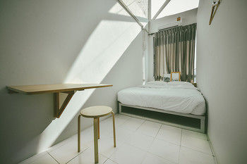 Good One Hostel & Caf� Bar