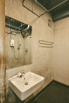 Good One Hostel & Caf� Bar