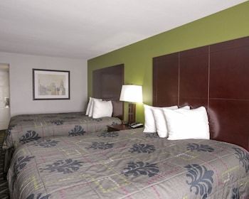 Hotel Rodeway Inn & Suites Downtown North