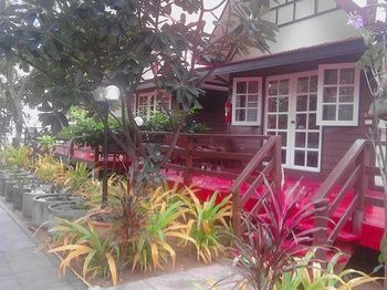 Hotel Lunar Hut Resort