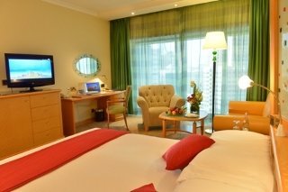 The Diplomat Radisson Blu Hotel, Residence & Spa