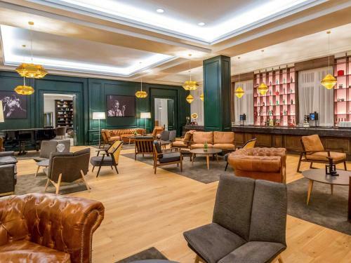 Hotel Dolca Chantilly