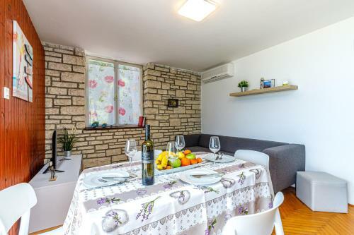 Al Mare Apartments