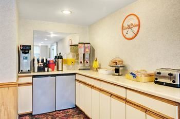 Hotel Howard Johnson Inn Cape Cod Area